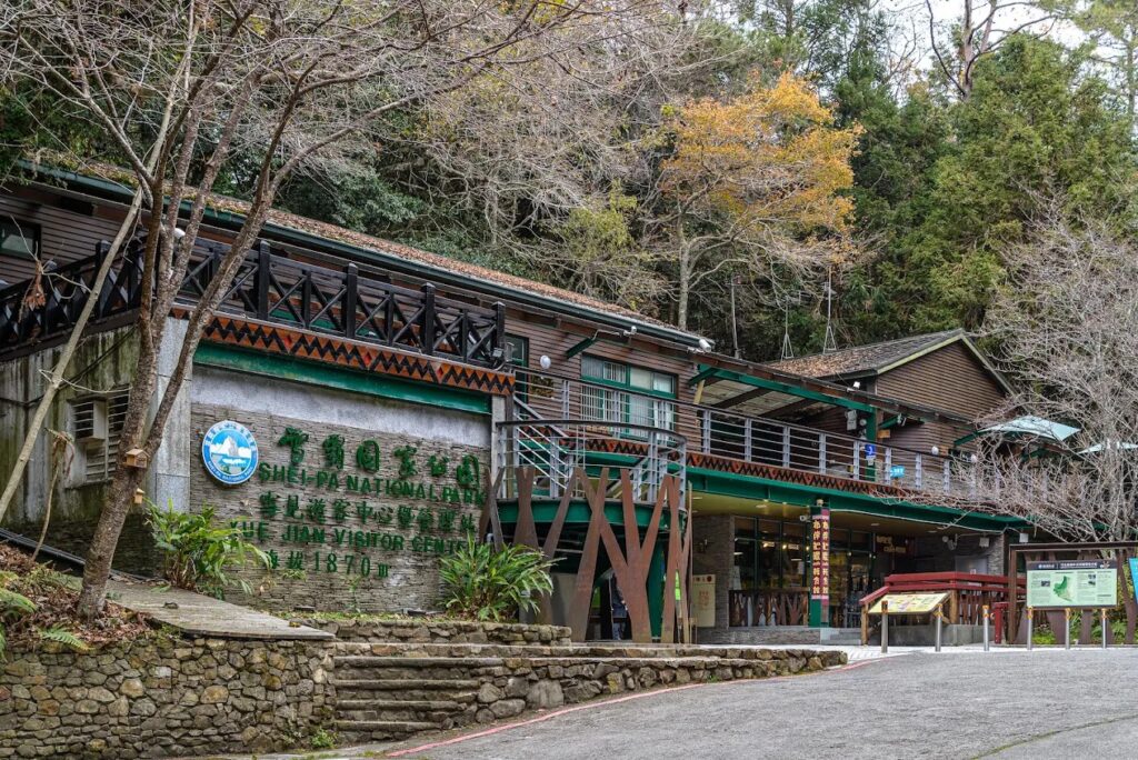當您抵達海拔近1900公尺的雪見遊憩區,恭喜您,完成了這段艱鉅的挑戰!這趟單車旅遊在闊葉林的芬多精與清新空氣中完美收官。