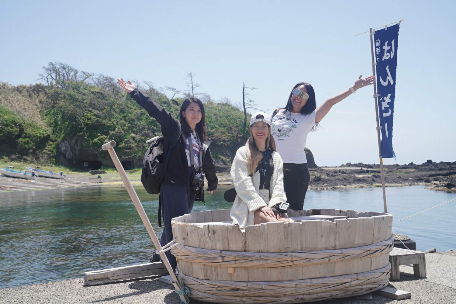 小木盆舟體驗：體驗宮崎駿動畫《神隱少女》中千尋曾乘坐的交通工具。原為方便捕捉鮑魚、龍蝦而設計，外形獨特且轉向靈活，讓您體驗在舊式洗衣桶裡划船的滋味。